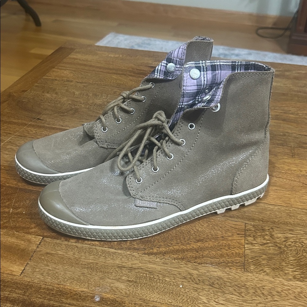Palladium Women's Slim Snaps Lea size 8